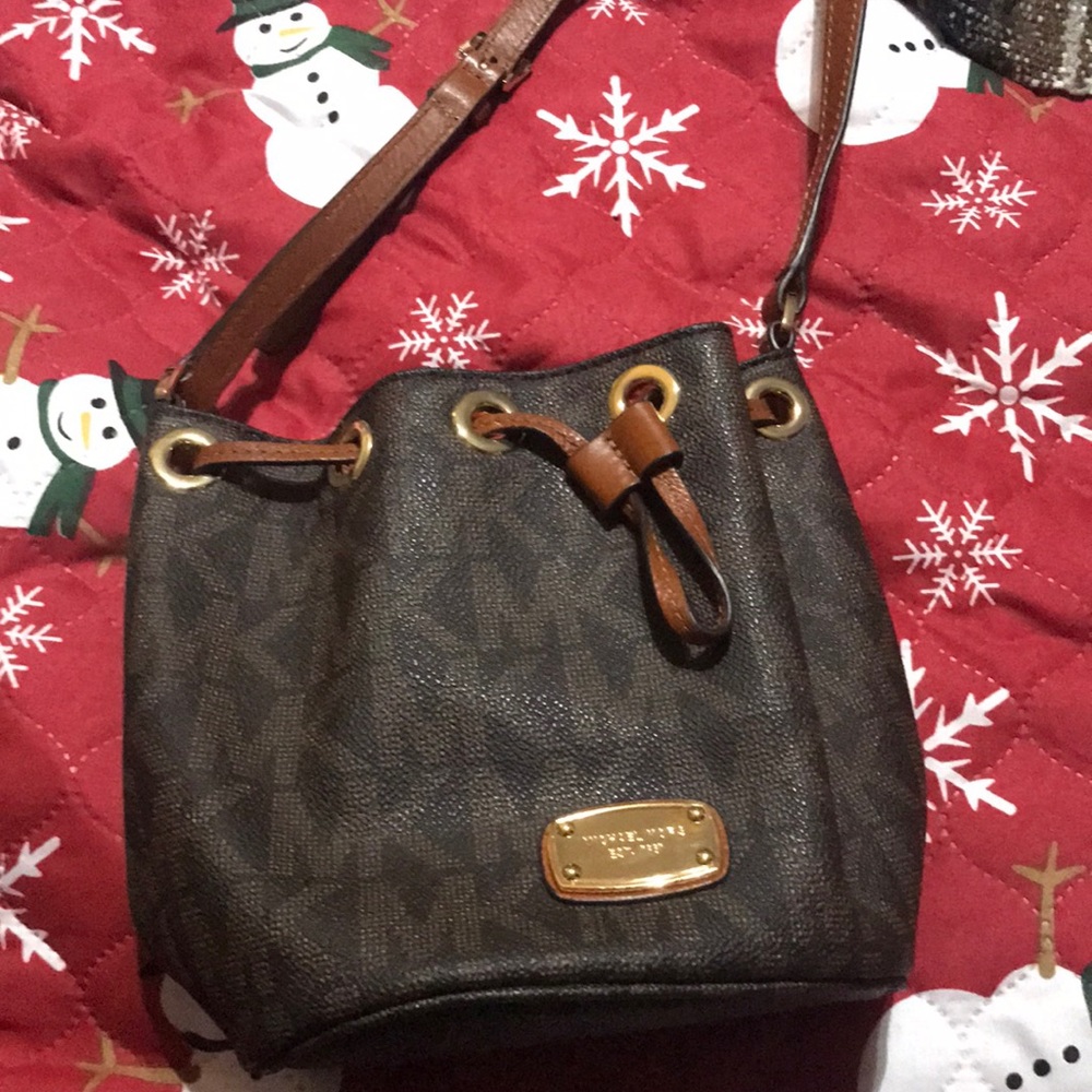 Michael Kors purse (strap included)!!